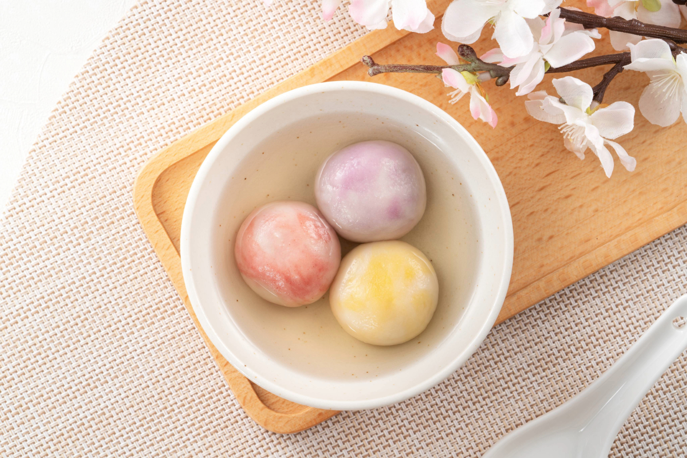 崙湞藥局，冬至湯圓主視覺，說明湯圓熱量解析與減肥可以吃湯圓嗎